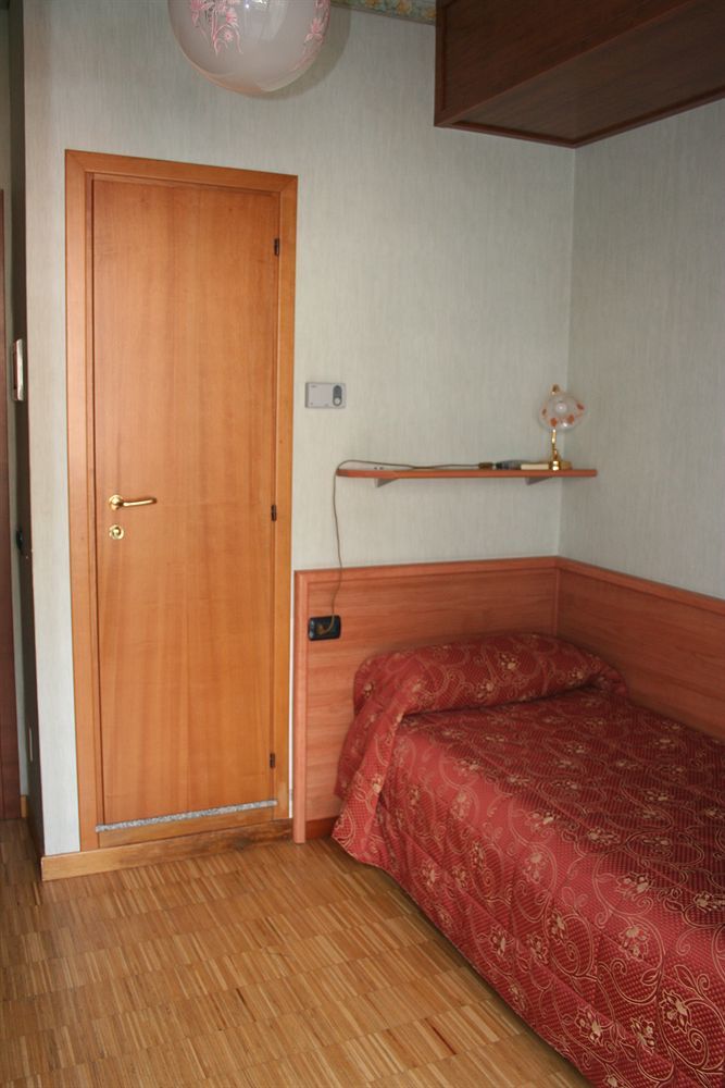 Hotel Migliorati Кастьоне-делла-Презолана Екстер'єр фото